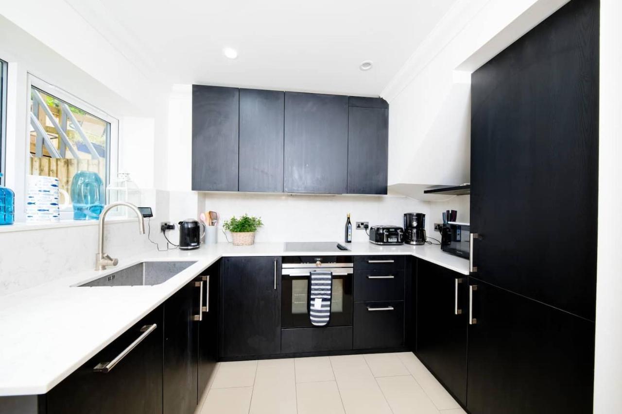 ボーンマス Stunning 3 Bed Townhouse: Westbourne With Parkingヴィラ エクステリア 写真